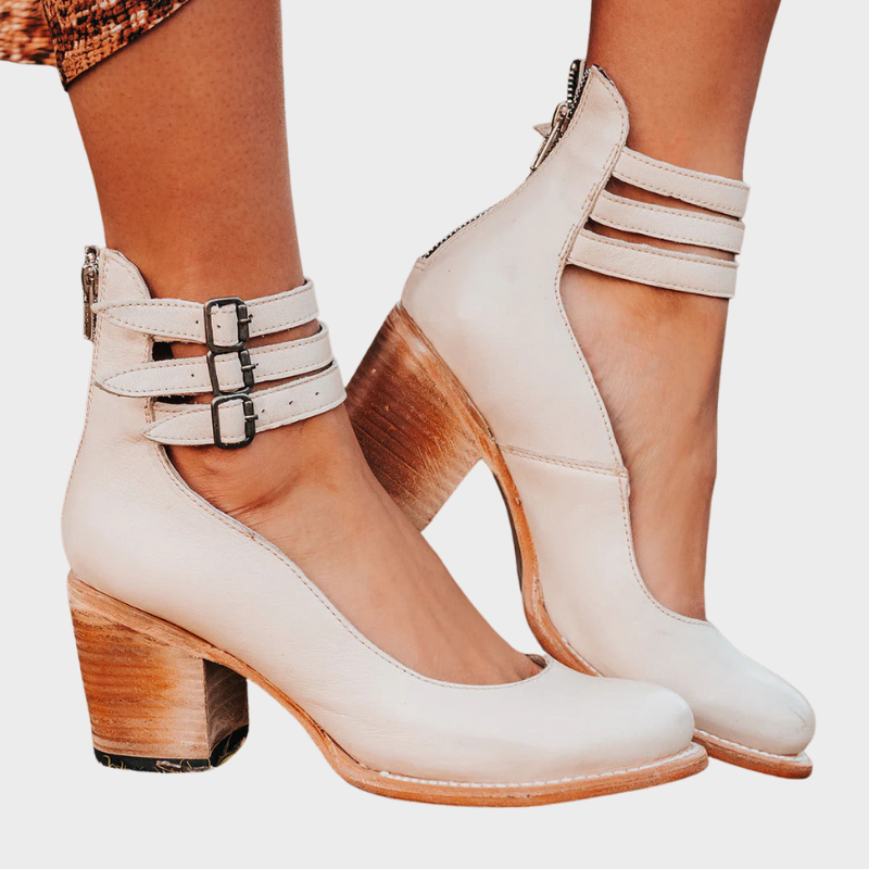 Clara – Schuhe mit Absatz und Schnallenriemen