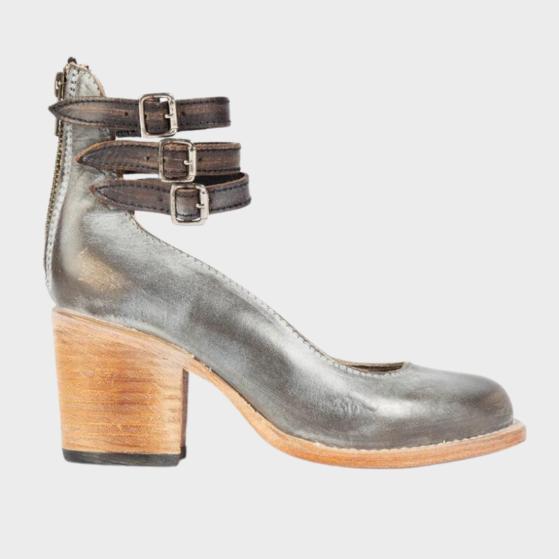 Clara – Schuhe mit Absatz und Schnallenriemen