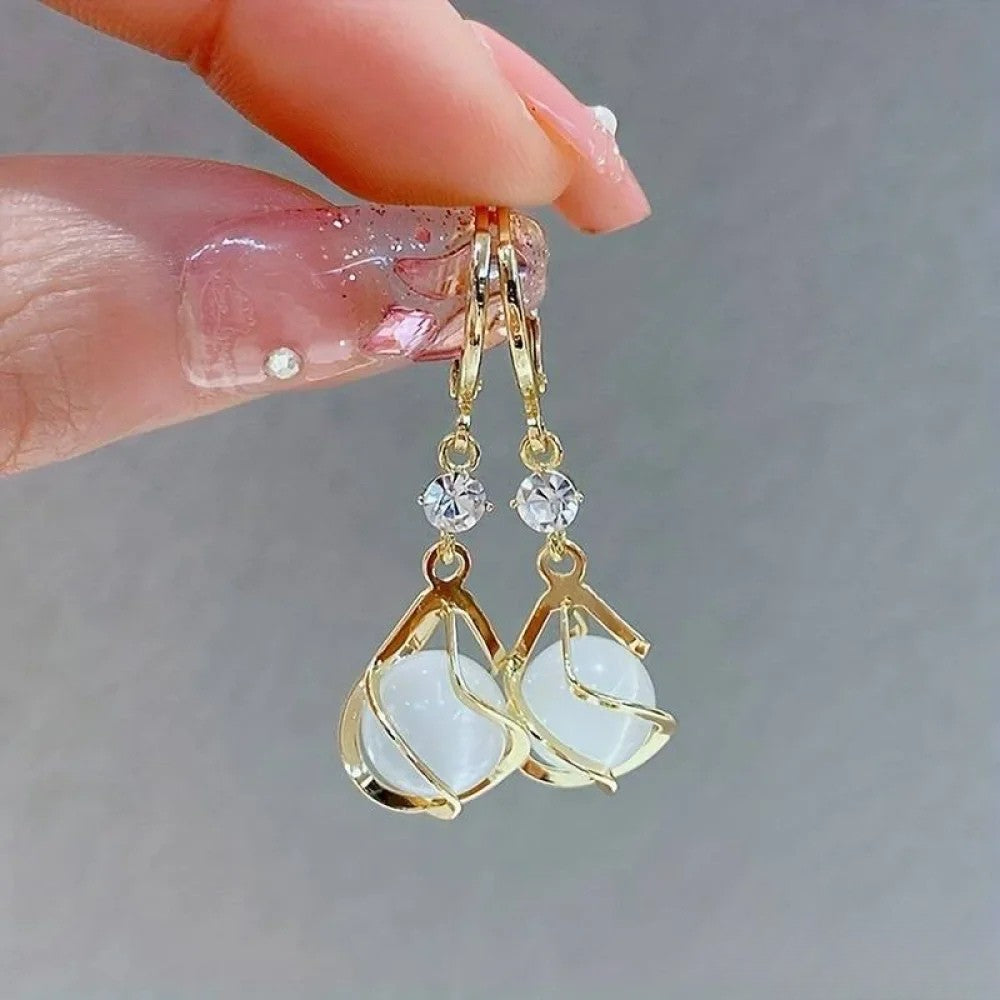 Antike weiße Opal-Gold-Ohrringe