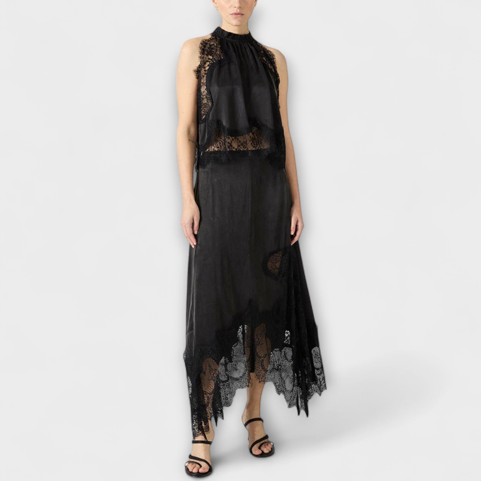 Kaia - Satinbluse mit Spitzenbesatz und plissiertem Ausschnitt im Set Nora Zurich