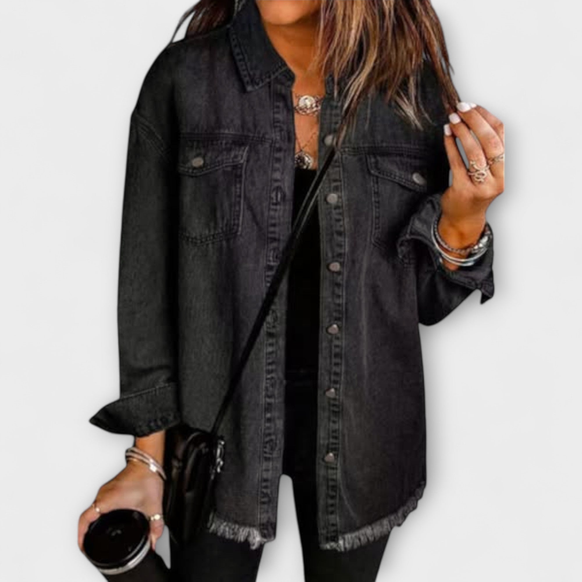 Sable – Locker geschnittenes Jeanshemd mit ausgefranstem Saum