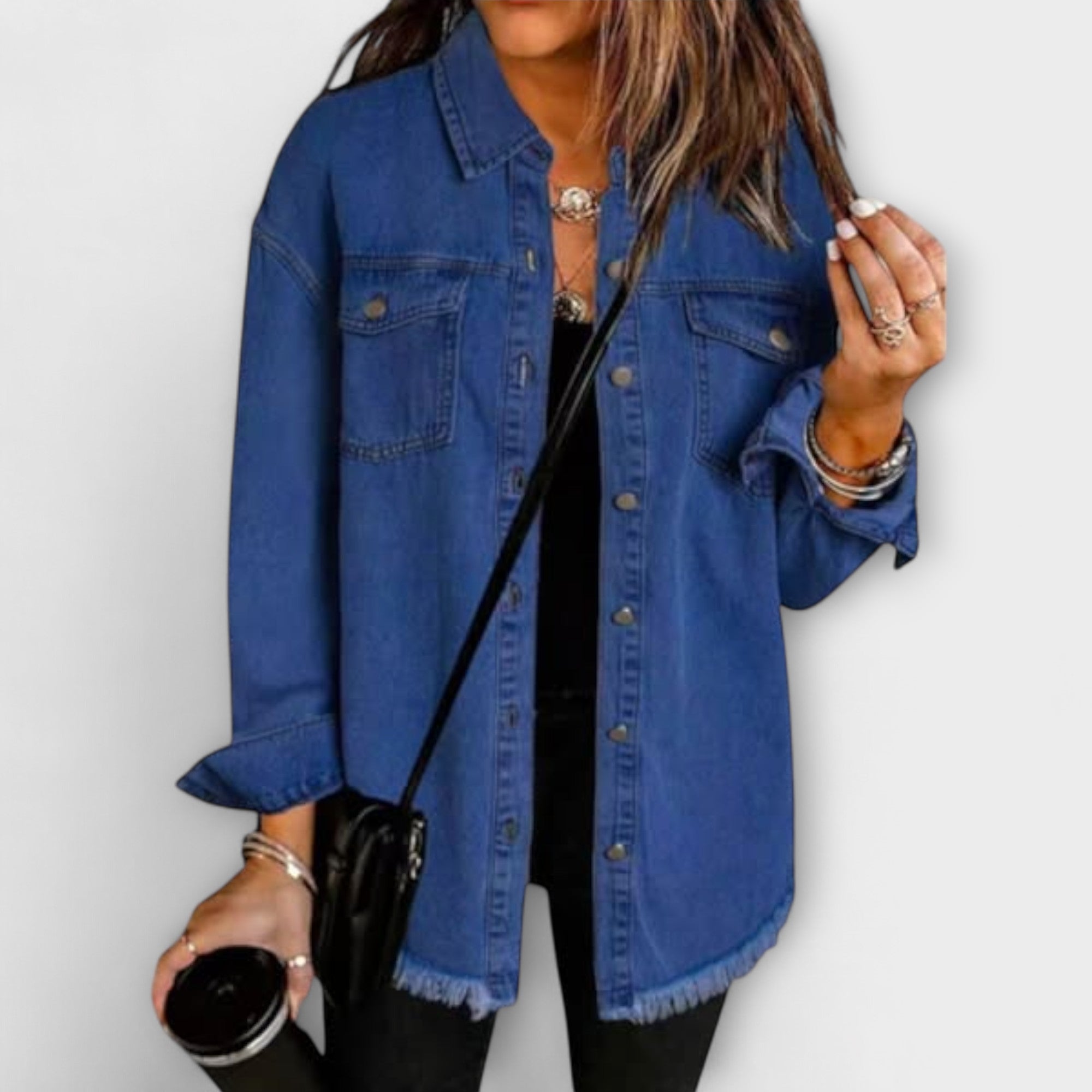 Sable – Locker geschnittenes Jeanshemd mit ausgefranstem Saum