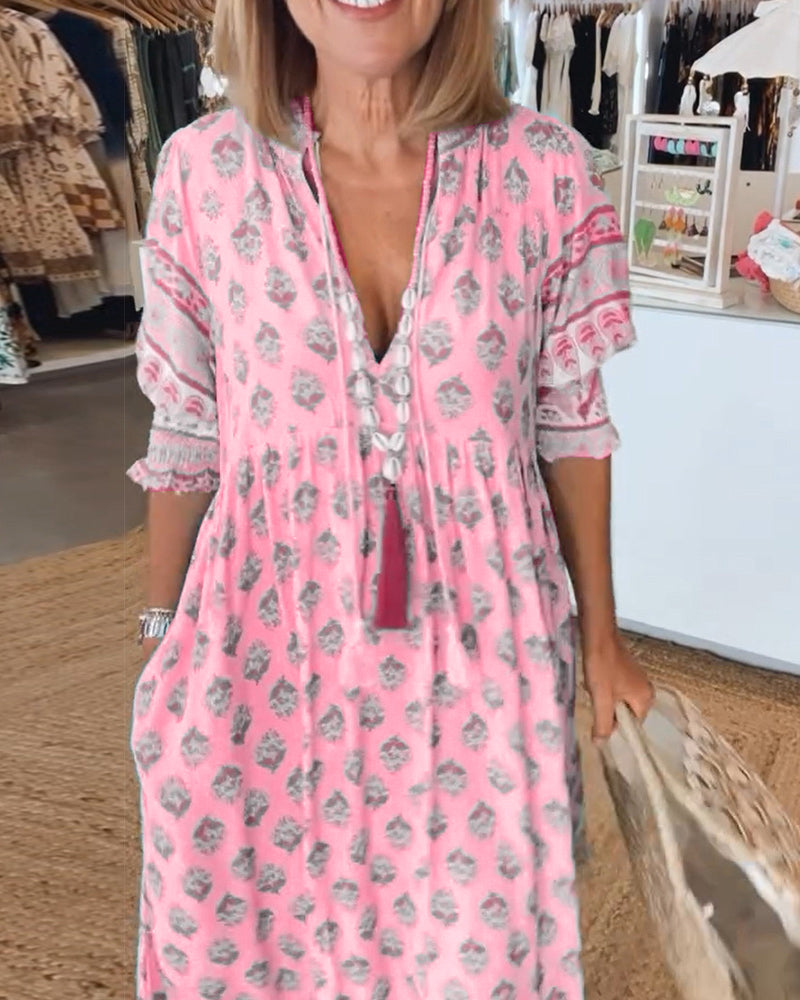 Rue - Lässiges bedrucktes V-Ausschnitt-Kleid mit halben Ärmeln