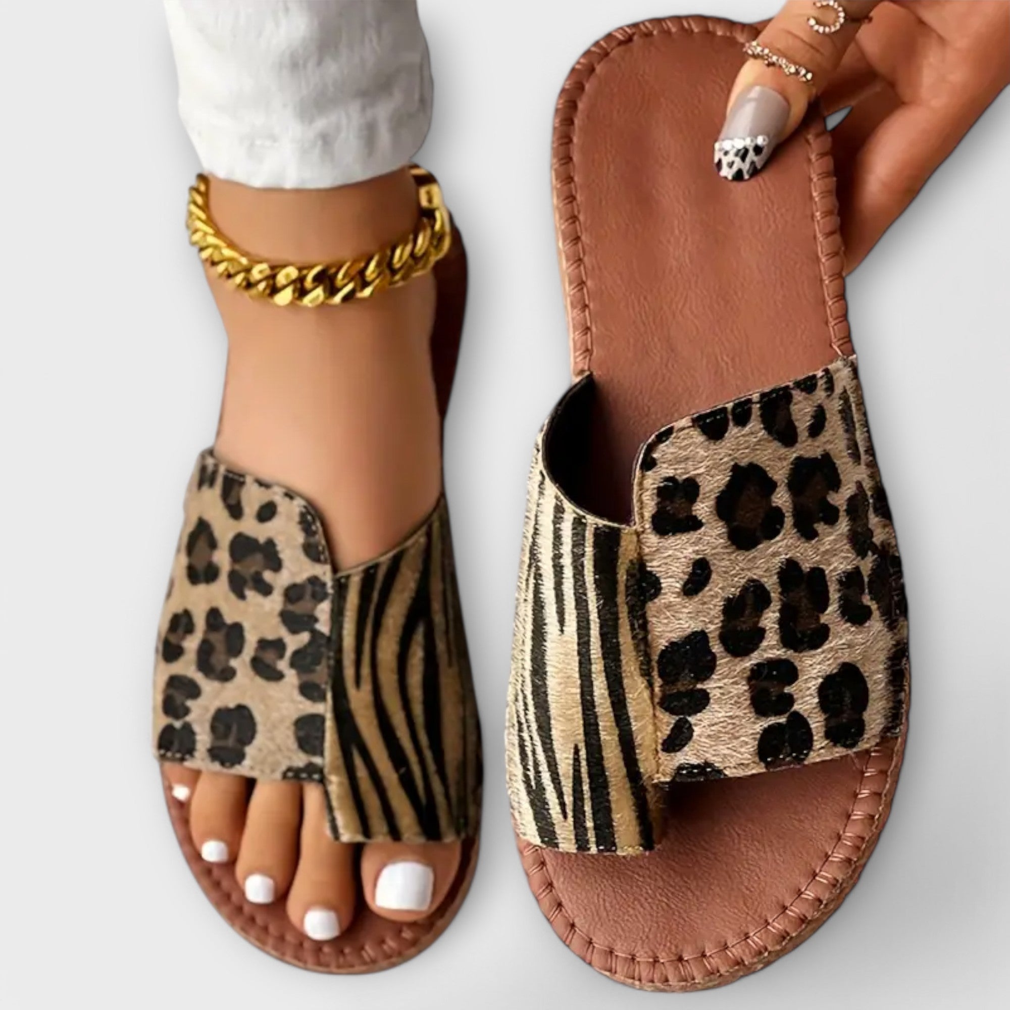 Schicke Zwei-Ton Hausschuhe mit Leopardenmuster