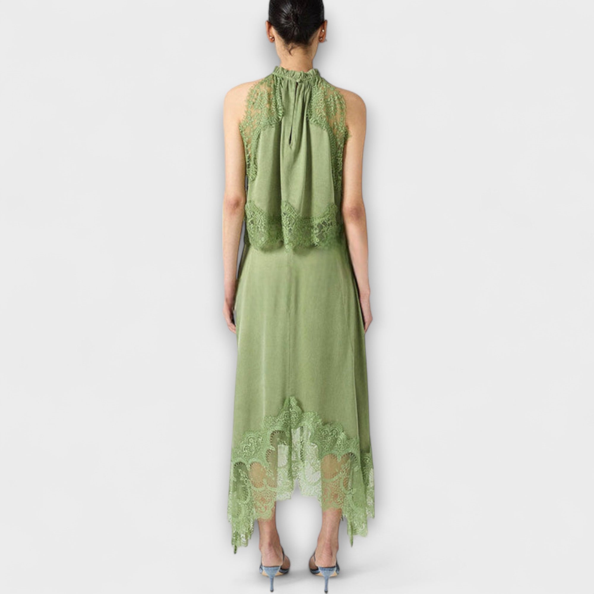 Kaia - Satinbluse mit Spitzenbesatz und plissiertem Ausschnitt im Set Nora Zurich