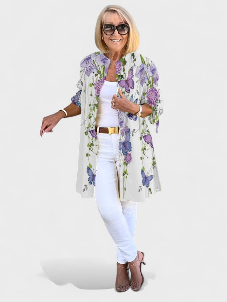 Aria – Verspielt bedrucktes Shirt mit Schmetterlingen und Blumen
