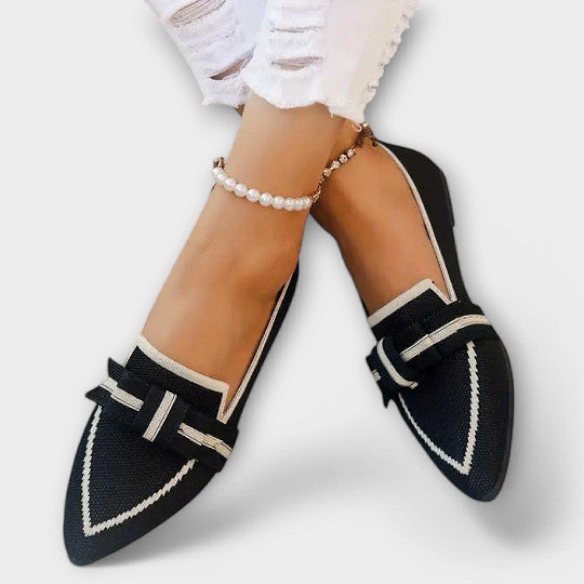 Flache Damenschuhe mit Schnürdetails