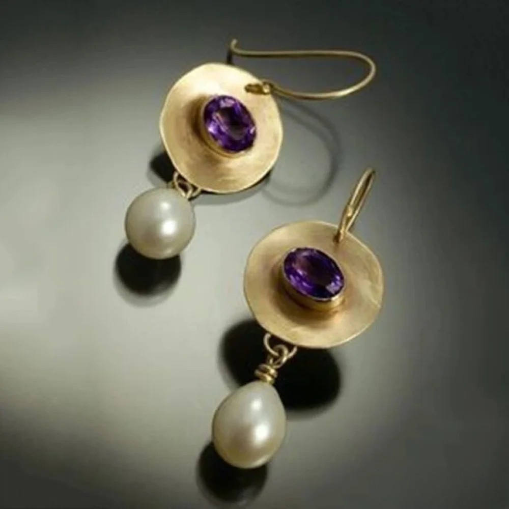 Vintage Goldene Ohrringe mit lila Zirkonia und Perlen Nora Zurich