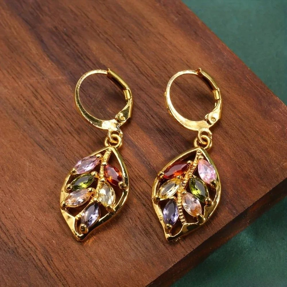 Vintage Goldene Blattohrringe mit Buntem Zirkonia Nora Zurich
