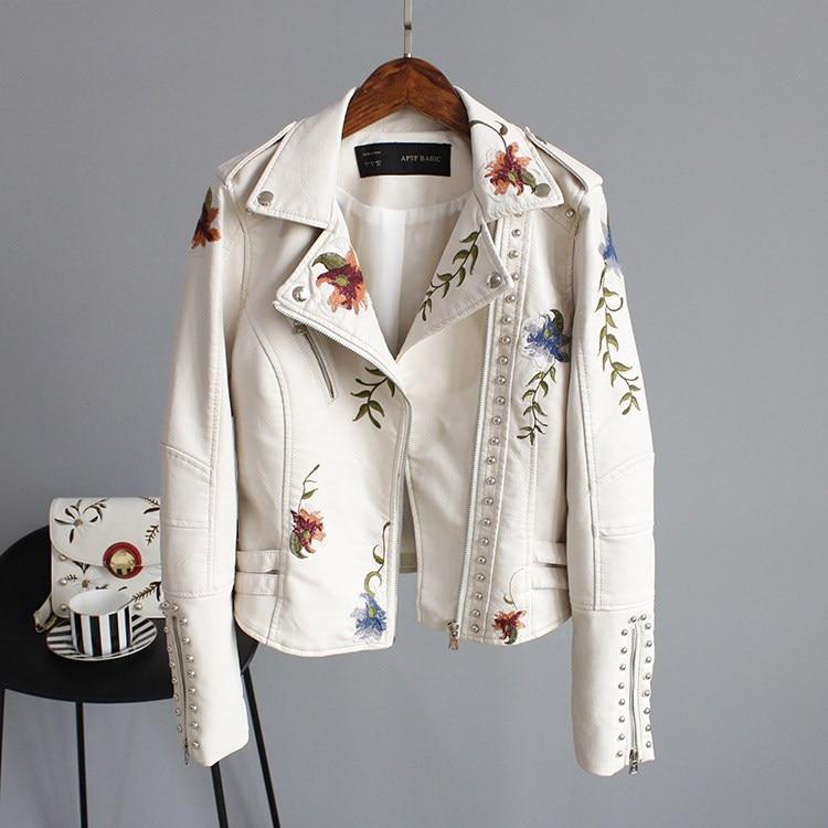 Selena – Jacke mit auffälliger Blumenstickerei