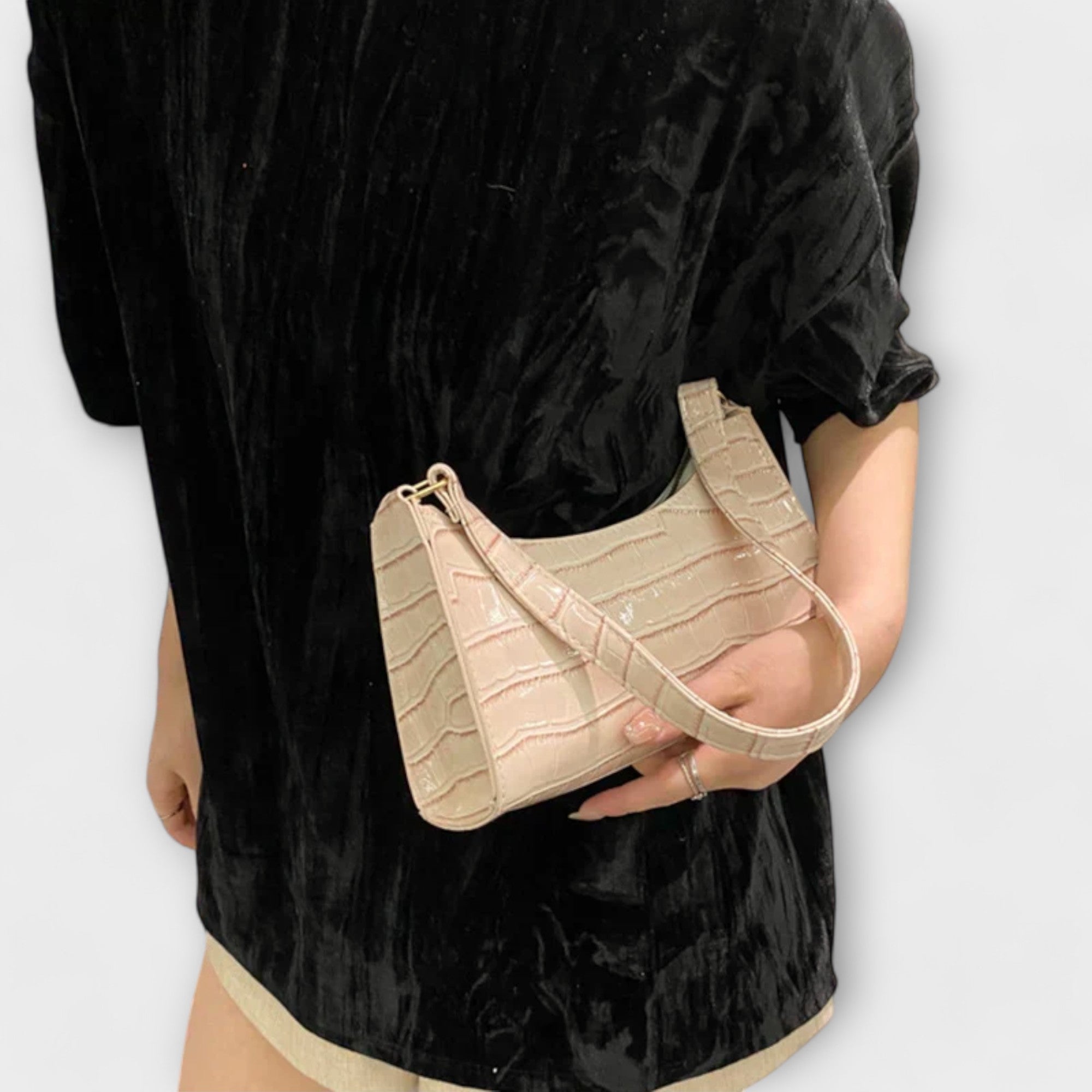 Nora. Glänzende Lederhandtasche