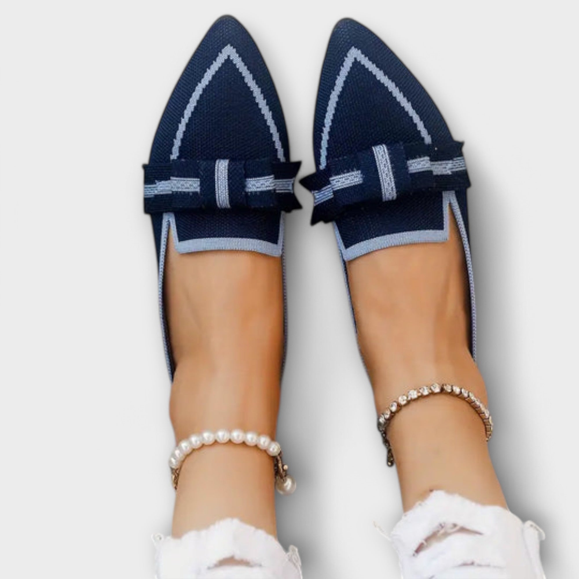 Flache Damenschuhe mit Schnürdetails