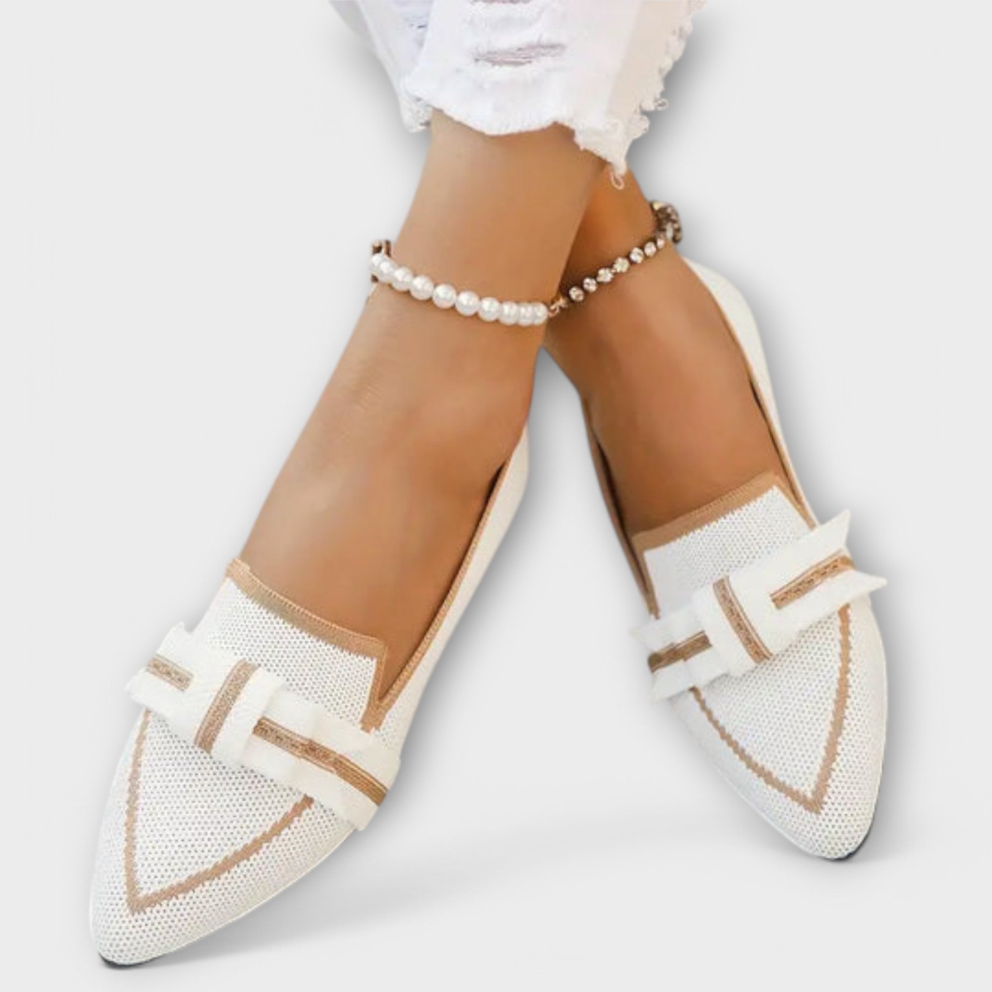 Flache Damenschuhe mit Schnürdetails