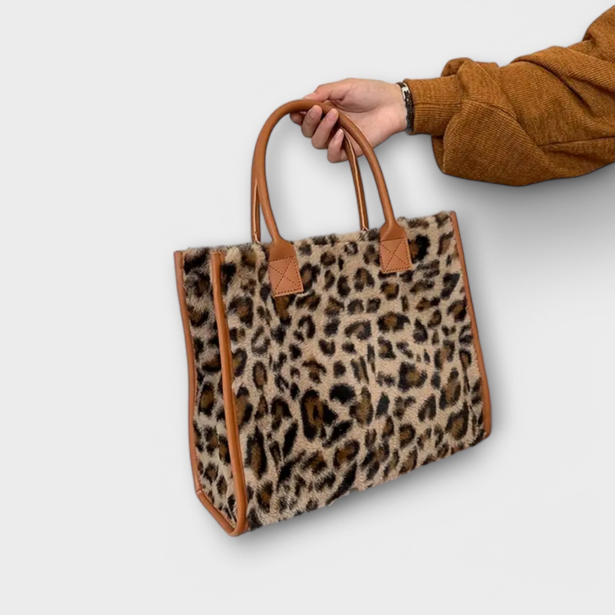 Nora. - Schicke Leopard-Print Plüsch-Tasche