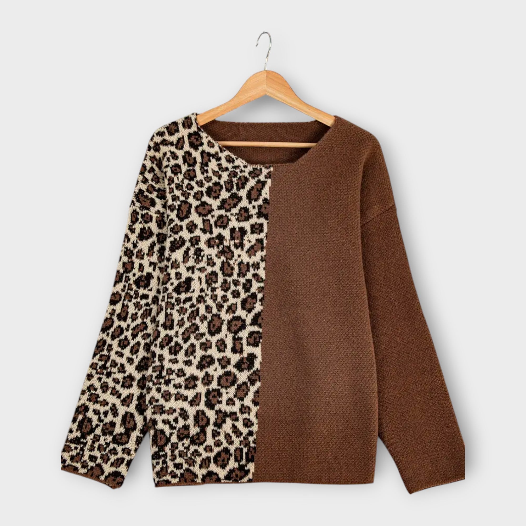 Lässiger Pullover mit Leopardenmuster