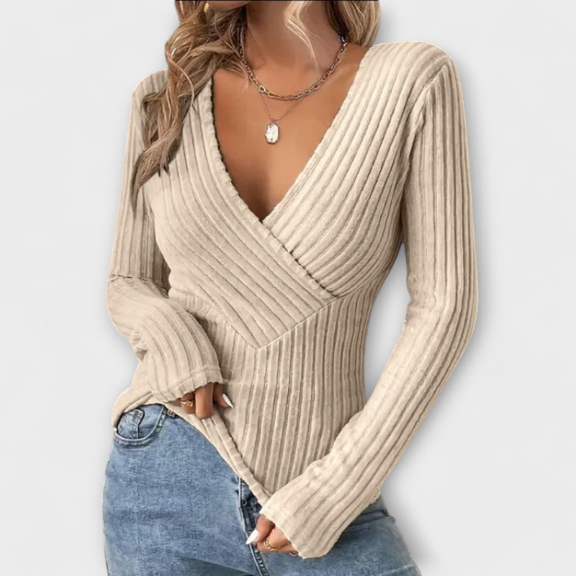 Emily – Ribbed T-Shirt mit Gedrehtem Vorderteil und V-Ausschnitt