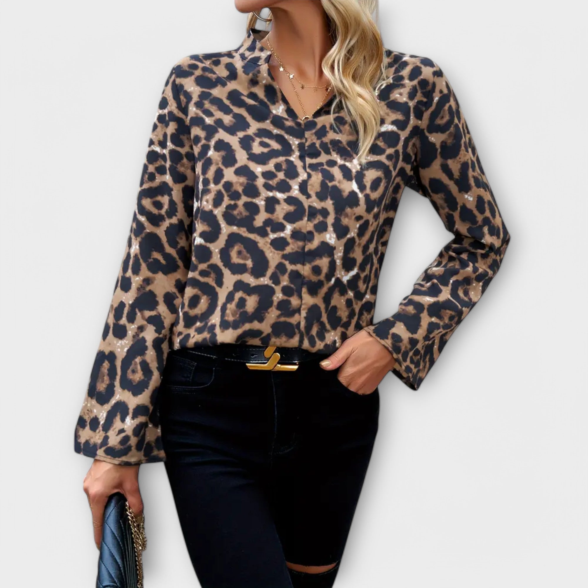 Lässige Bluse mit Leopardenmuster und auffälligem Ausschnitt